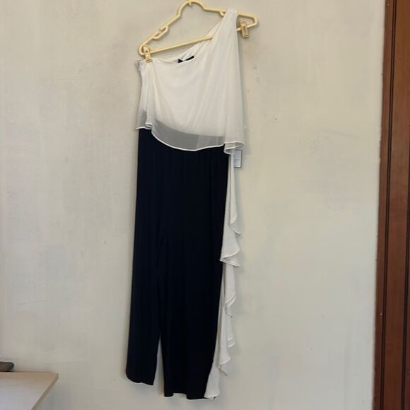 Laundry by Shelli Segal one shoulder black white jumpsuit Size 10 New - Picture 1 of 11